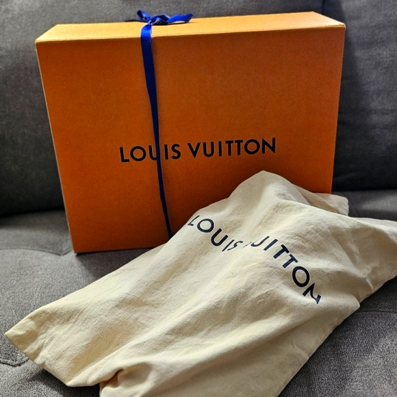 authentic Louis Vuitton shoes - Picture 2 of 9